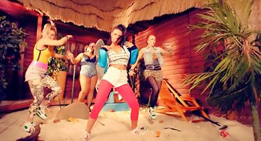 tran ngoc thuy tien sex H hitney bàn giao cho Kẻ thái sex dong vat Nhân Cách Michael Vegas.