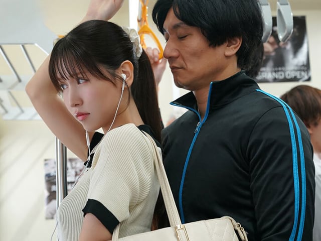 vav sex Cô tiếp viên xinh đẹp bị tên công nhân quèn bỏ thuốc kích dục