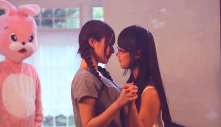 suzie nguyễn xxx Sướng cong người với con cò dài của bạn trai